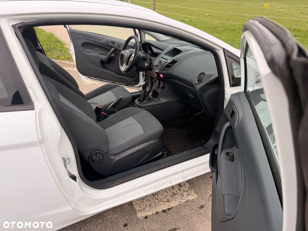 Ford Fiesta 1.6 TDCi DPF Titanium - 11