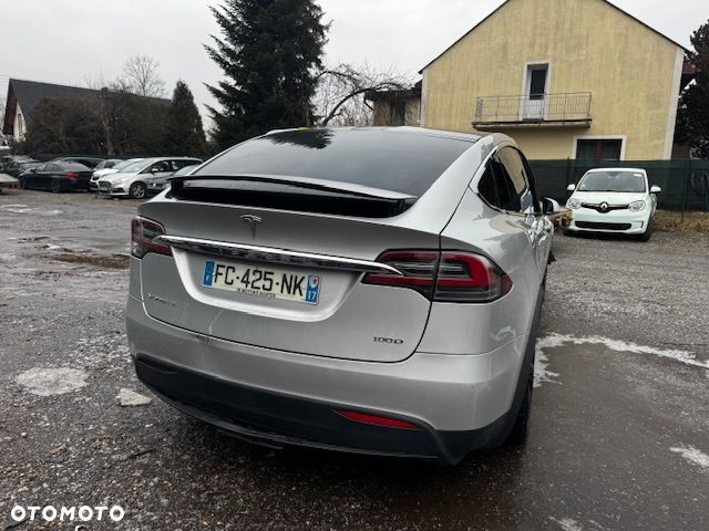 Tesla Model X - 9