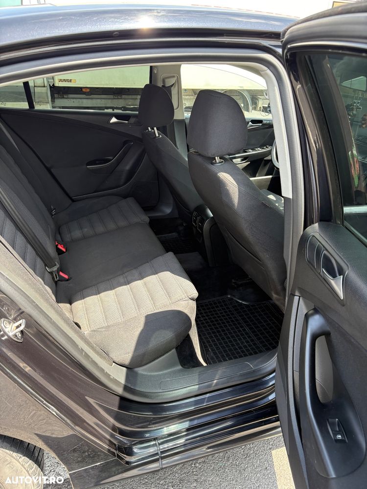 Volkswagen Passat - 12