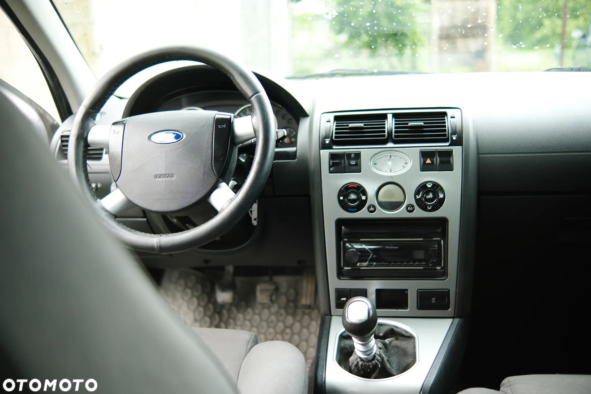 Ford Mondeo 2.0 TDDi Ambiente - 13