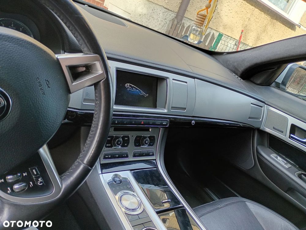 Jaguar XF 35t AWD R-Sport - 16