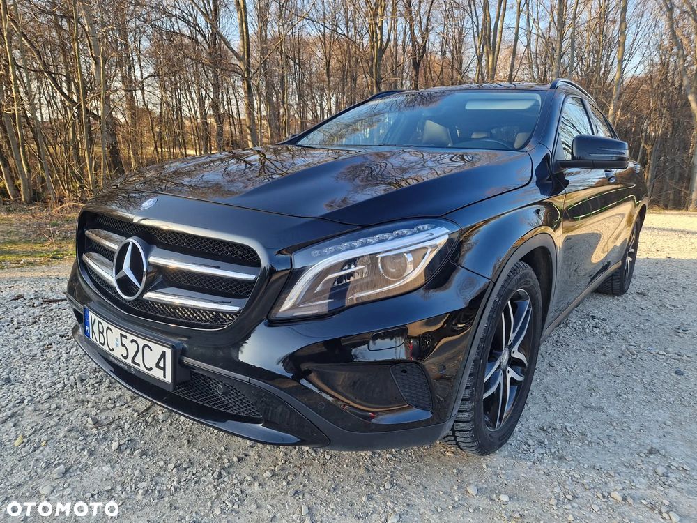Mercedes-Benz GLA 180 7G-DCT Urban - 2