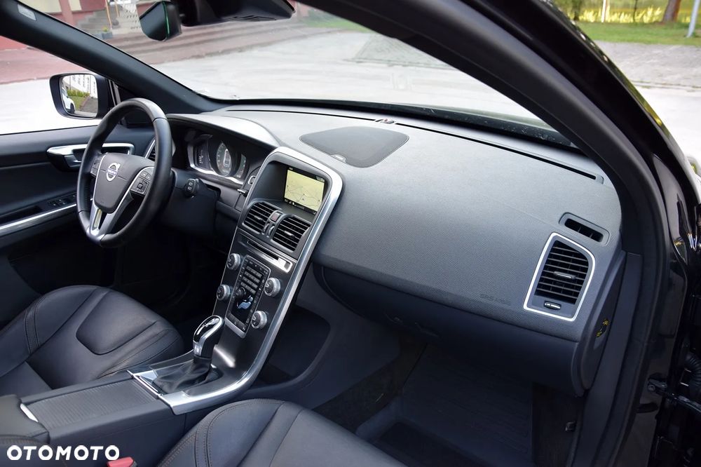 Volvo XC 60 D5 AWD Summum - 17