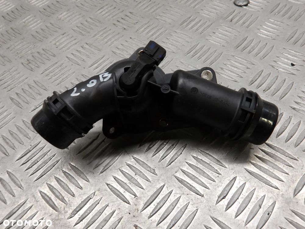 BMW E60 03-07 SEDAN 2.0B OBUDOWA TERMOSTATU - 2
