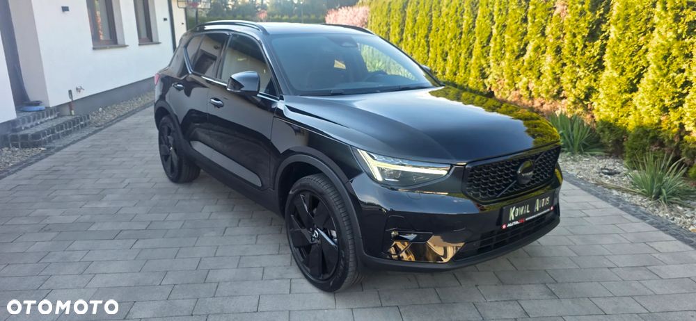 Volvo XC 40 B4 Plus Black Edition - 13