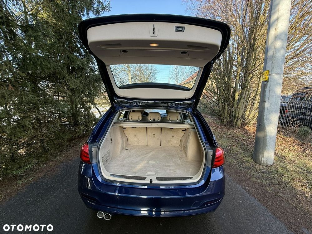 BMW Seria 3 320i Luxury Line - 13