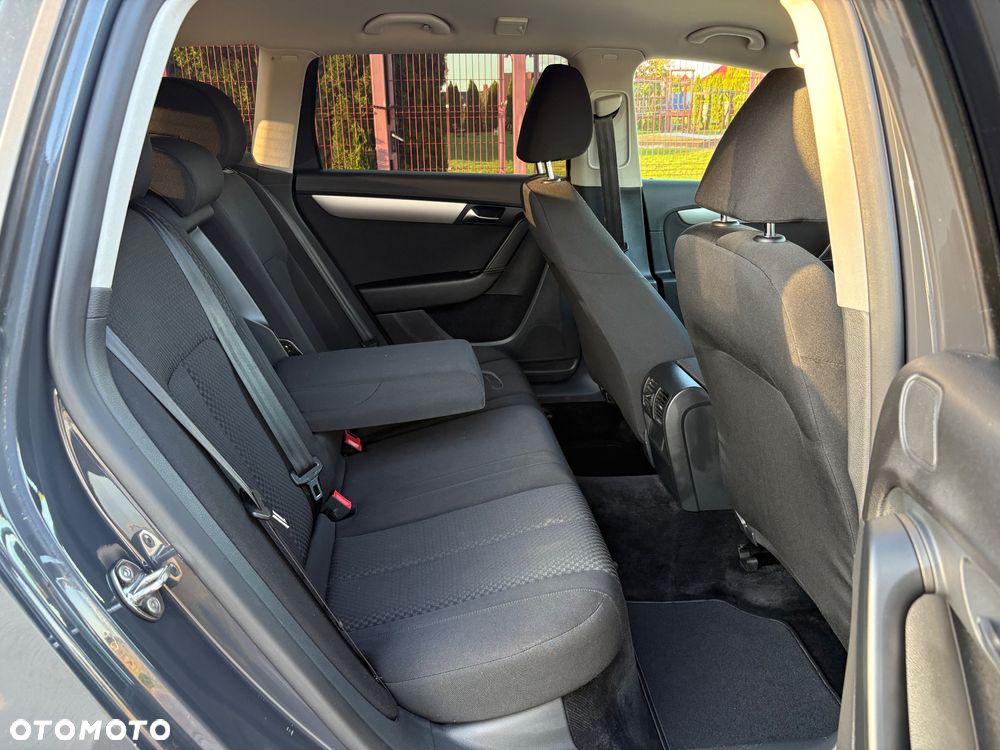 Volkswagen Passat 1.6 TDI DPF BlueMot Comfortline - 17