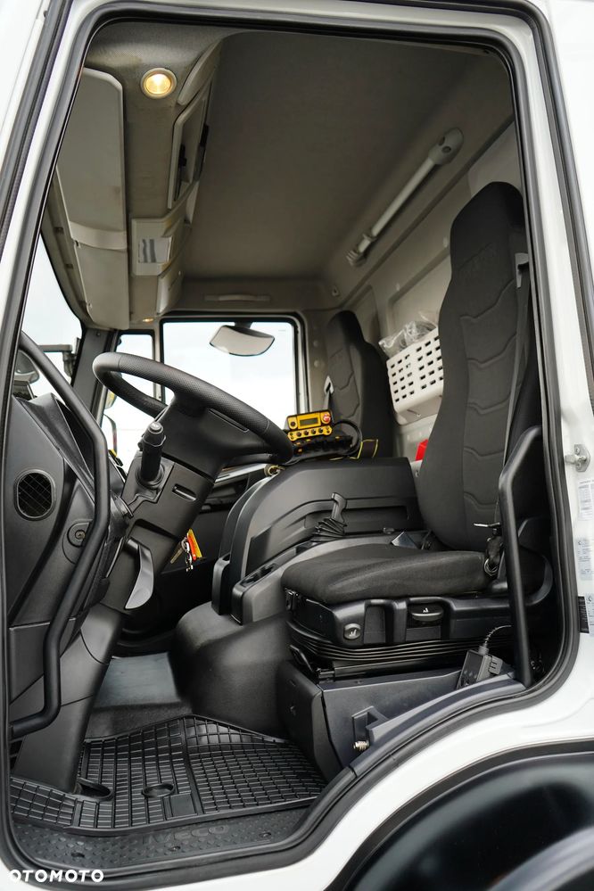Iveco EUROCARGO / 180-250 / SKRZYNIOWY + HDS / HYVA HC - 153 / ROTATOR / PILOT - 9