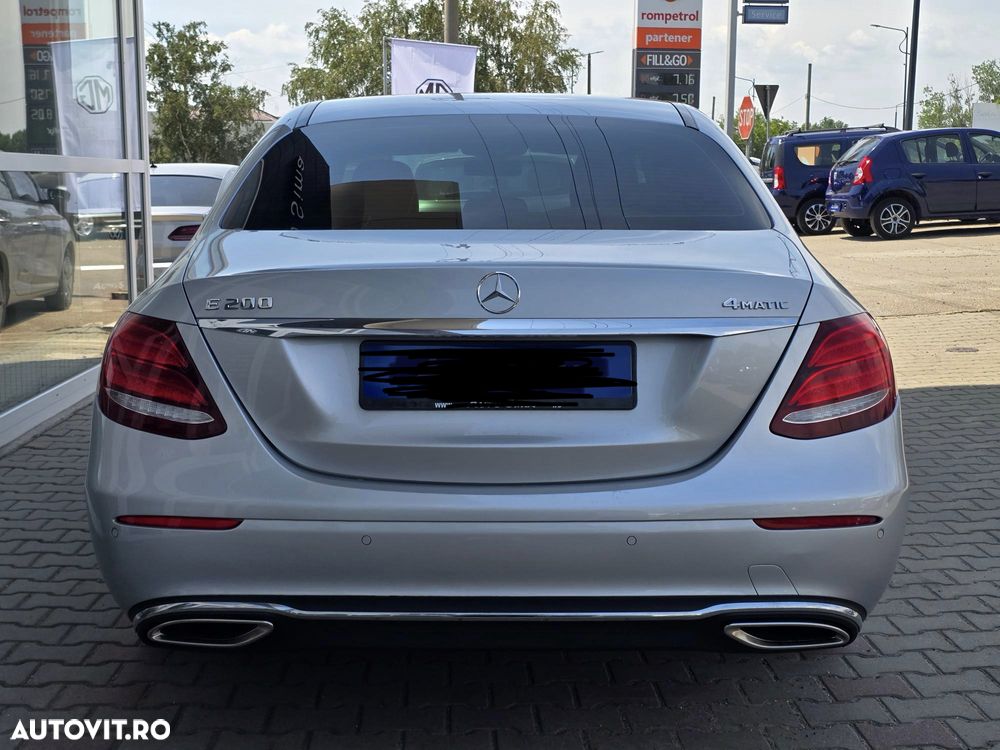 Mercedes-Benz E 200 4MATIC 9G-TRONIC - 3