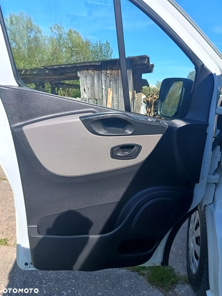 Renault Trafic L2H1 1.6 diesel 145kM 2018rok WEBASTO, CZUJNIKI PARKOWANIA, HAK, NIEWIELKI PRZEBIEG stan BDB, BEZWPADKOWY! - 35