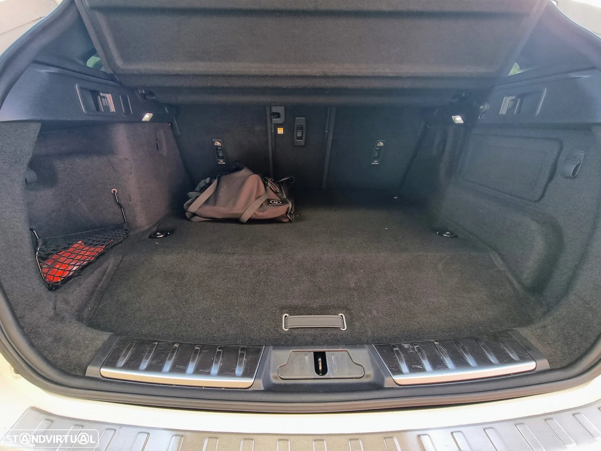 Jaguar F-Pace 2.0 P400e AWD R-Dynamic Black - 23