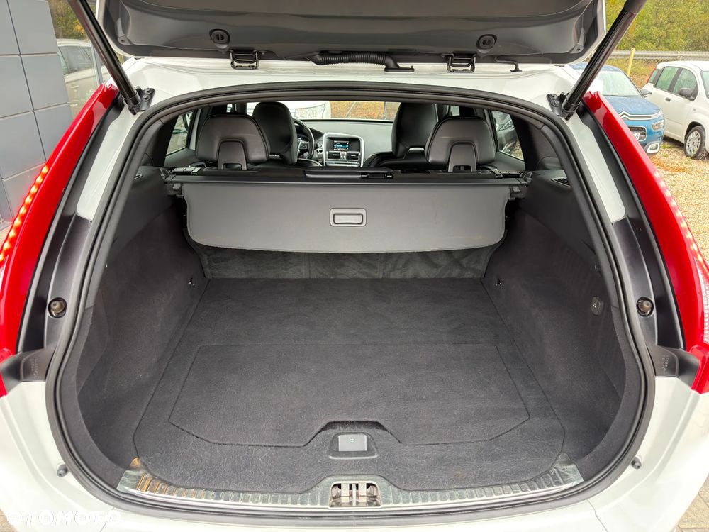 Volvo XC 60 D4 AWD R-Design - 28