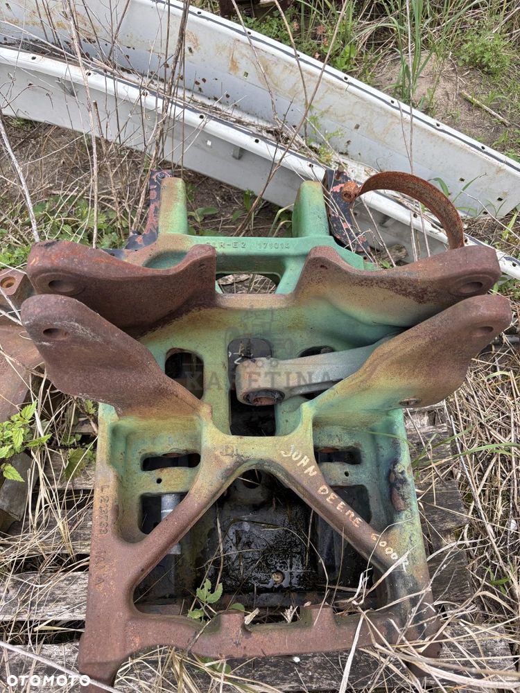 John Deere 6xxxR - support osi przedniej L213734 L213733 - 1