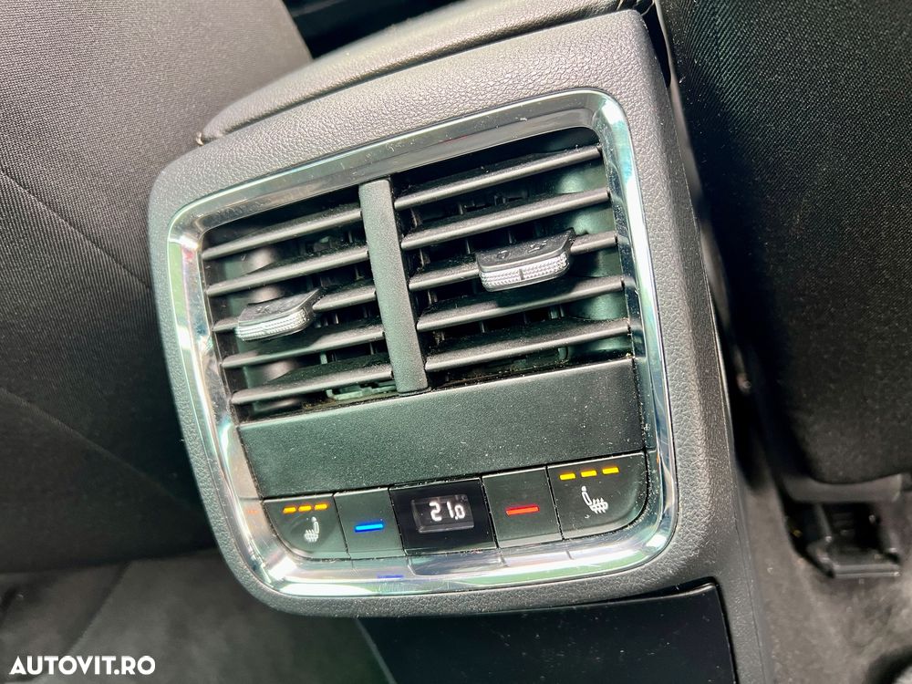 Skoda Octavia Combi 2.0 TDI DSG 4X4 Scout - 18