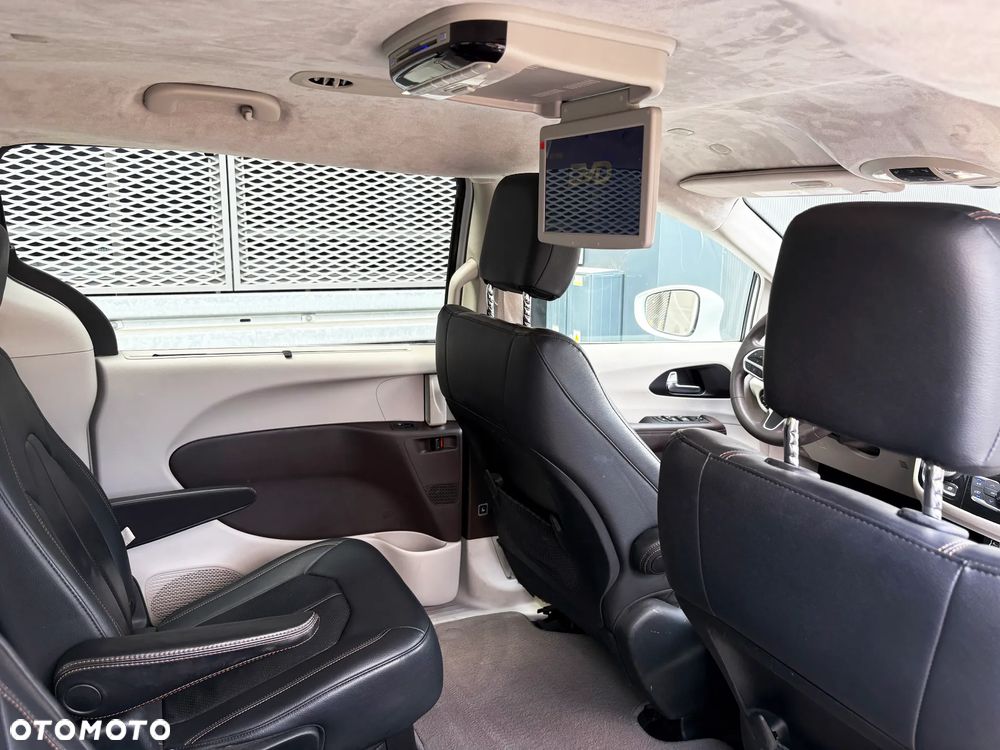Chrysler Pacifica - 22