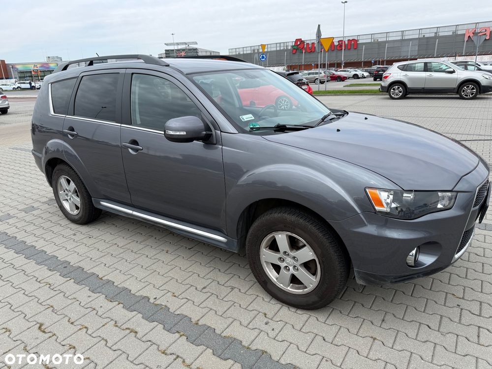 Mitsubishi Outlander - 2