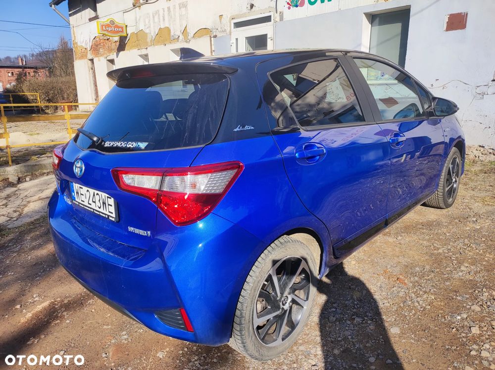 Toyota Yaris Hybrid 100 Selection - 4