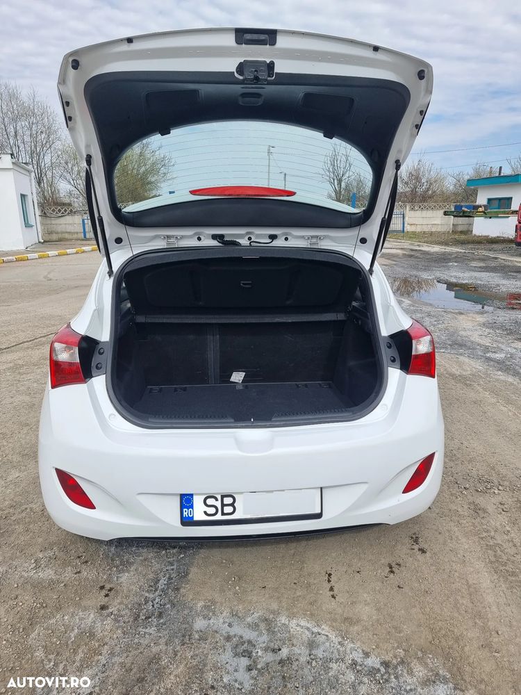 Hyundai i30 1.4 100CP 5DR M/T Comfort+ - 8