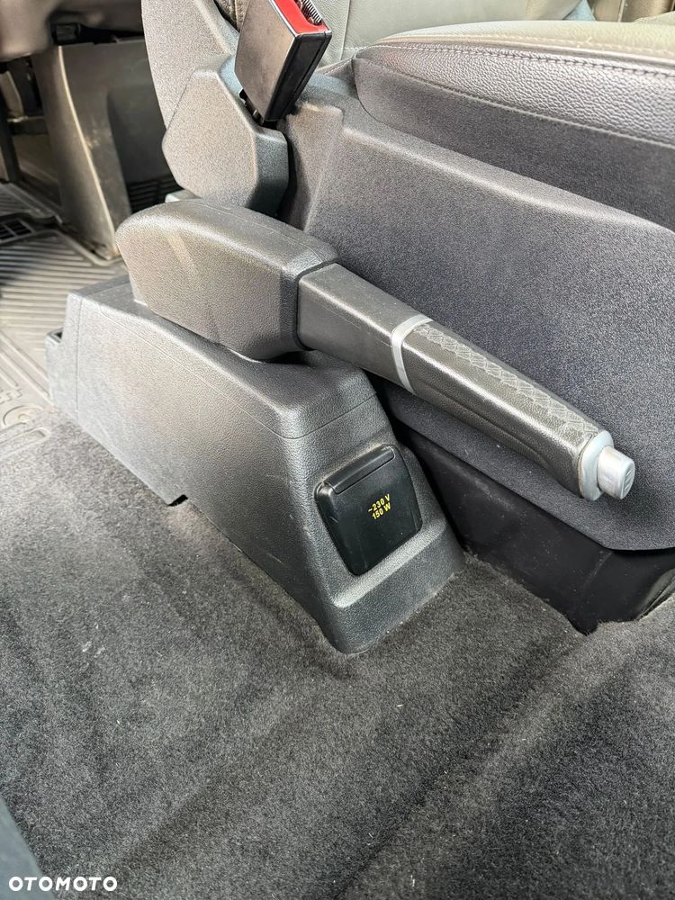 Ford Tourneo Custom - 11