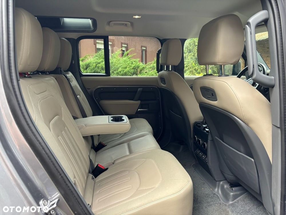 Land Rover Defender 2.0 D240 S - 26