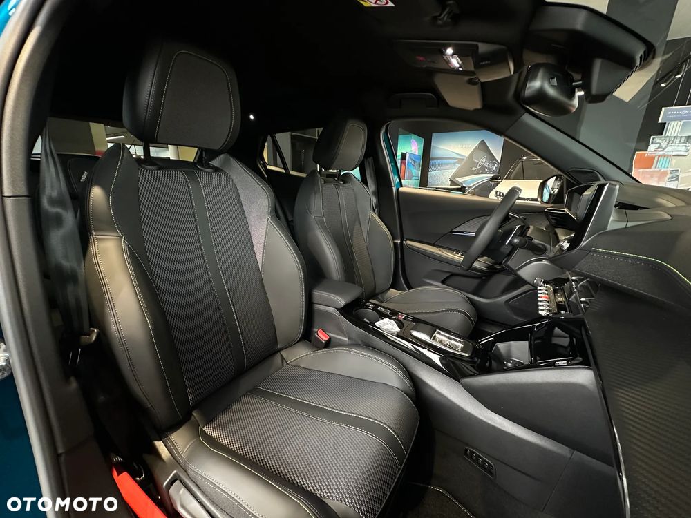 Peugeot 2008 PureTech mHEV GT e-DCS6 - 28