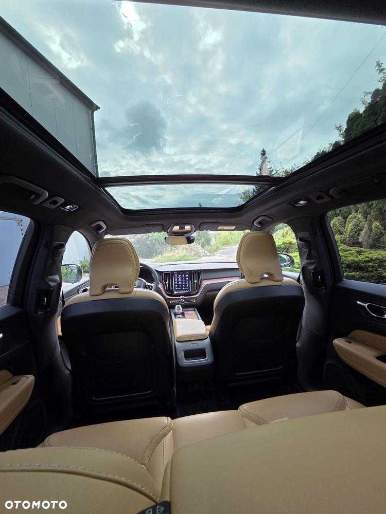 Volvo XC 60 B5 B AWD Plus Dark - 28