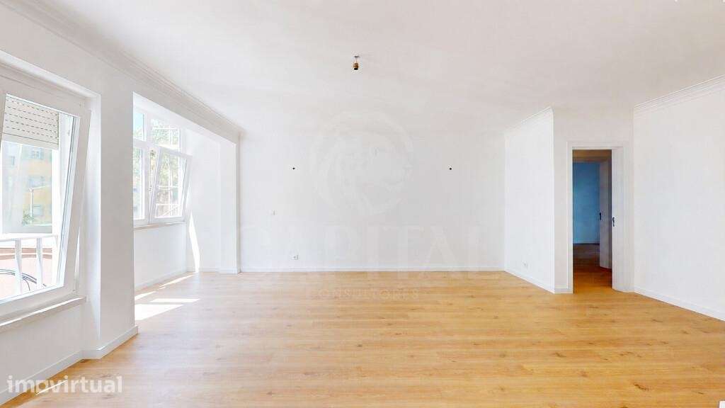 T2 Renovado c/ garagem na Alapraia (Estoril) - Grande imagem: 4/28
