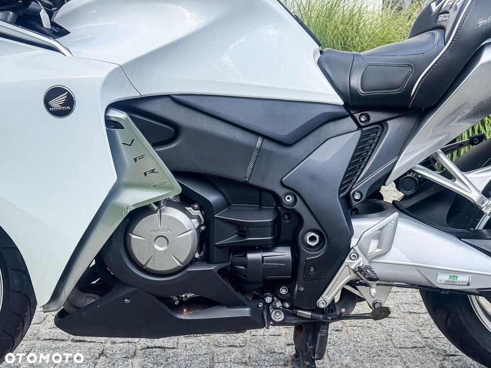 Honda VFR - 16