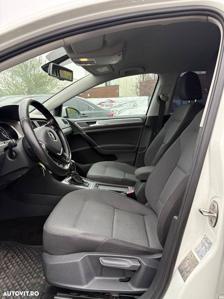 Volkswagen Golf - 8