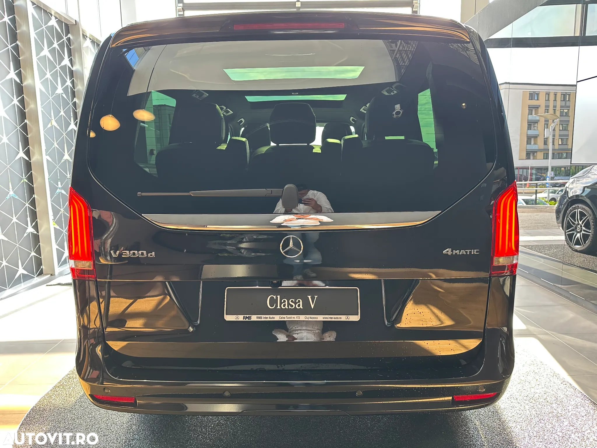 Mercedes-Benz V 300 d lang 4Matic 9G-TRONIC Exclusive Edition - 4