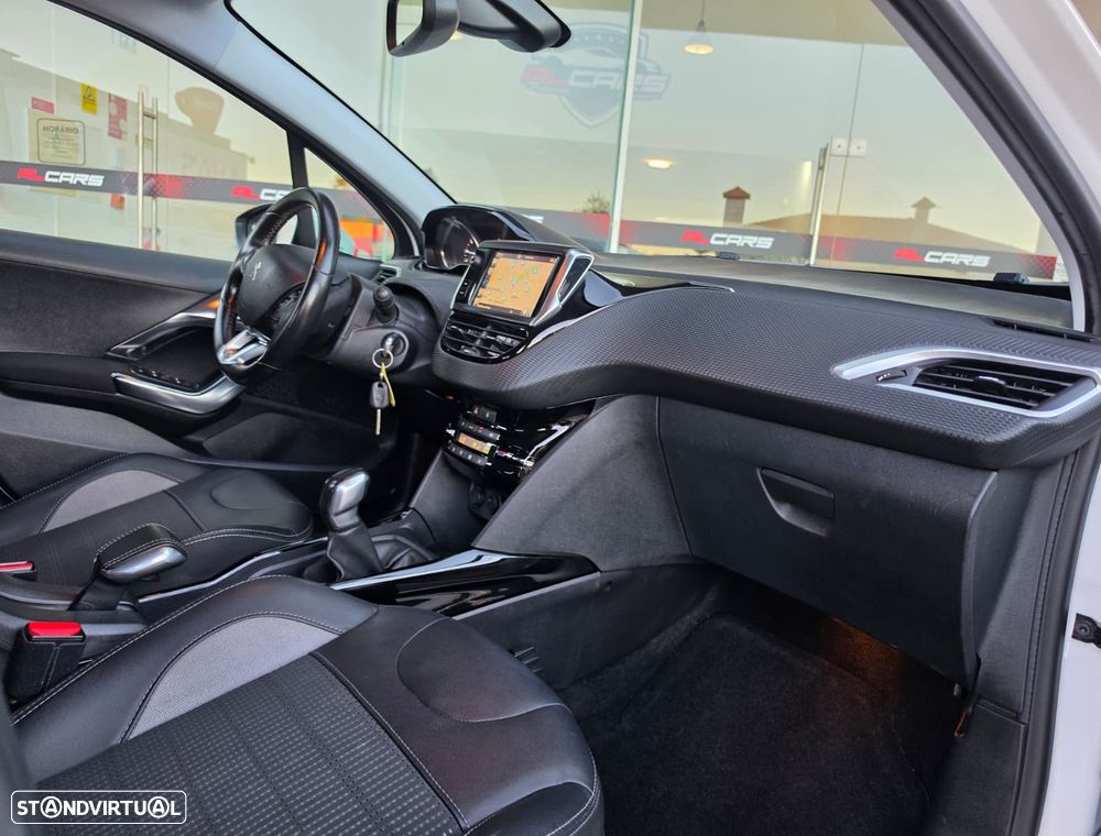 Peugeot 2008 1.2 PureTech Allure - 11