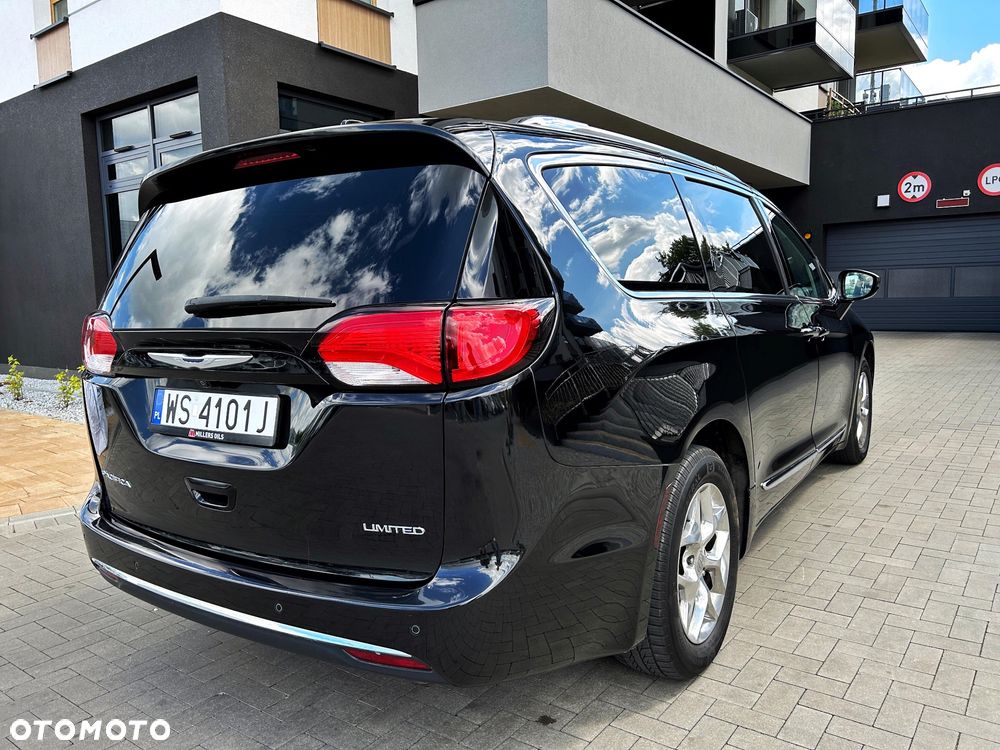 Chrysler Pacifica - 3