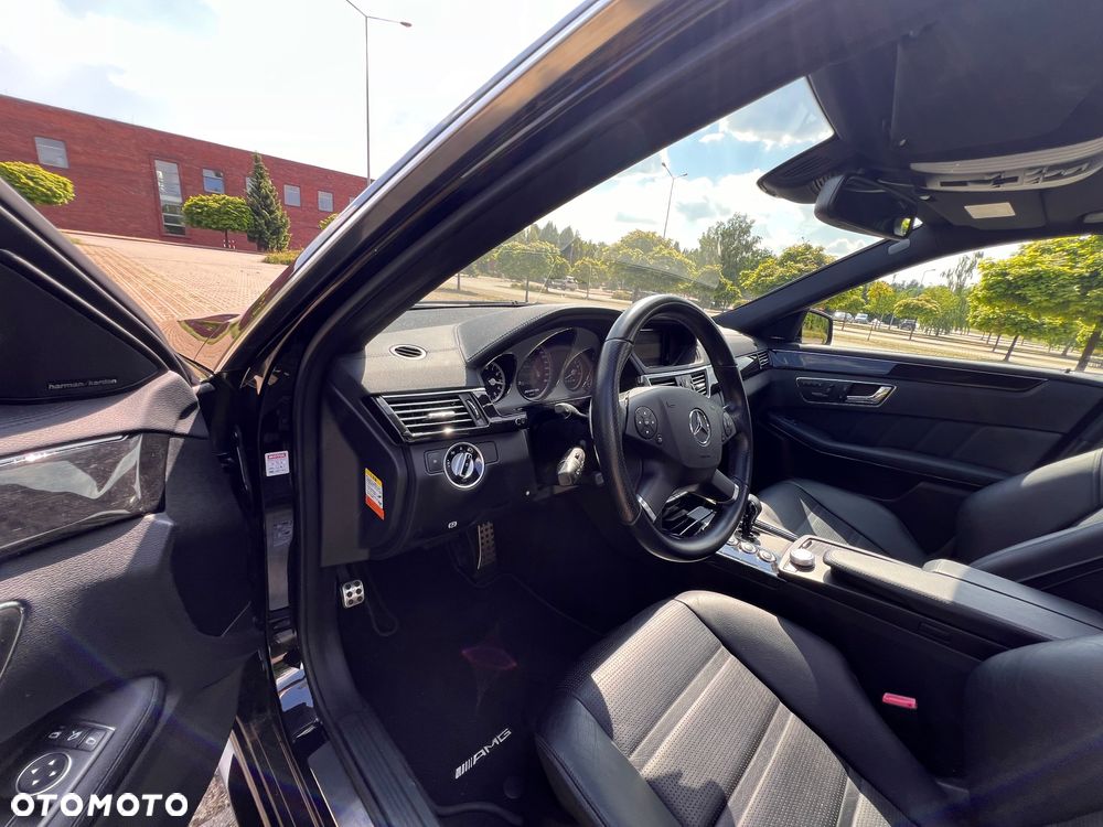 Mercedes-Benz Klasa E 63 AMG - 36