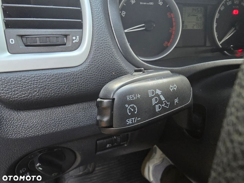 Skoda Fabia 1.2 HTP Elegance - 17