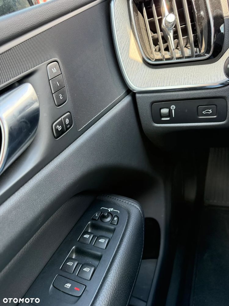 Volvo XC 60 B4 D Inscription - 11
