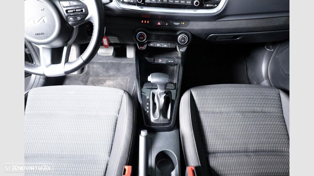Kia Stonic 1.0 T-GDI Drive 7DCT — fotografia 13