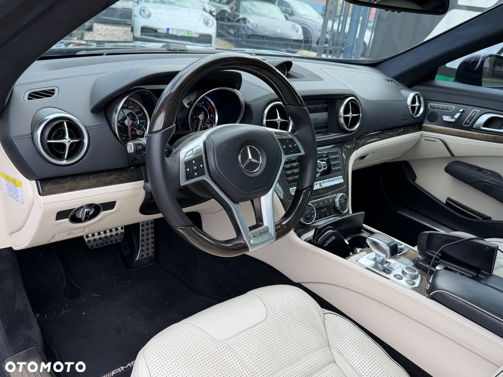 Mercedes-Benz SL 63 AMG - 27