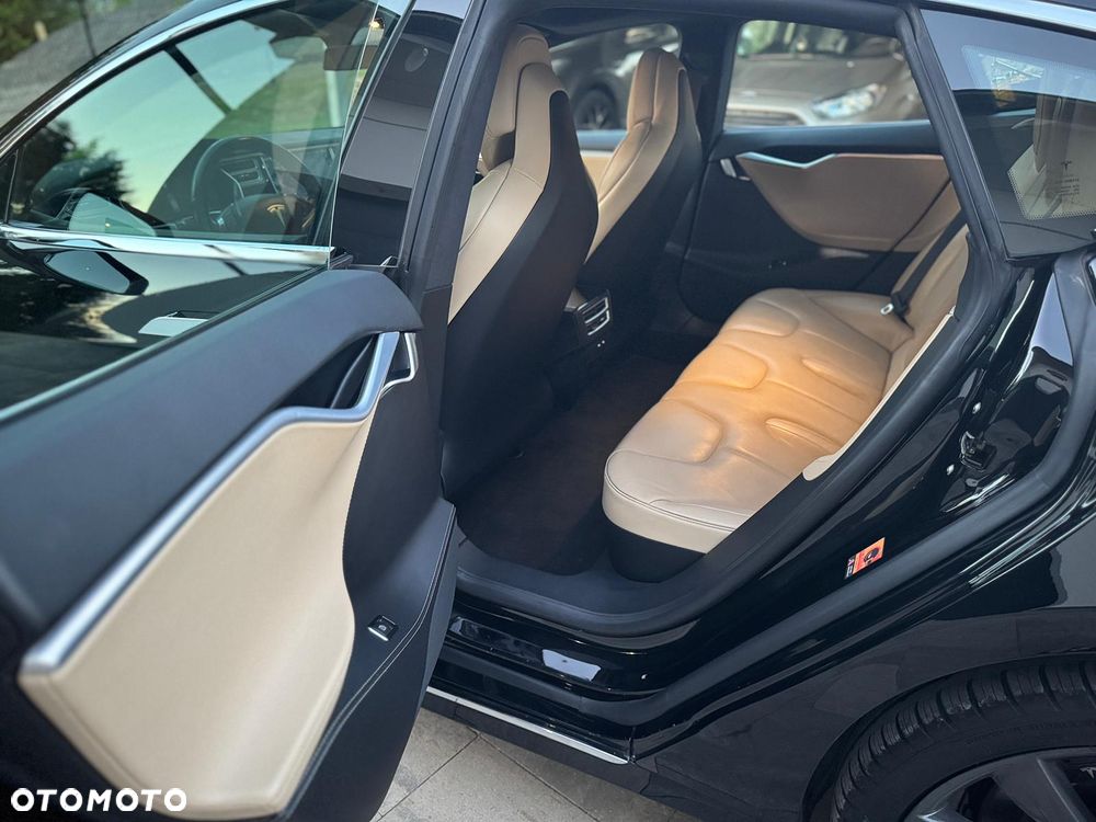 Tesla Model S - 36