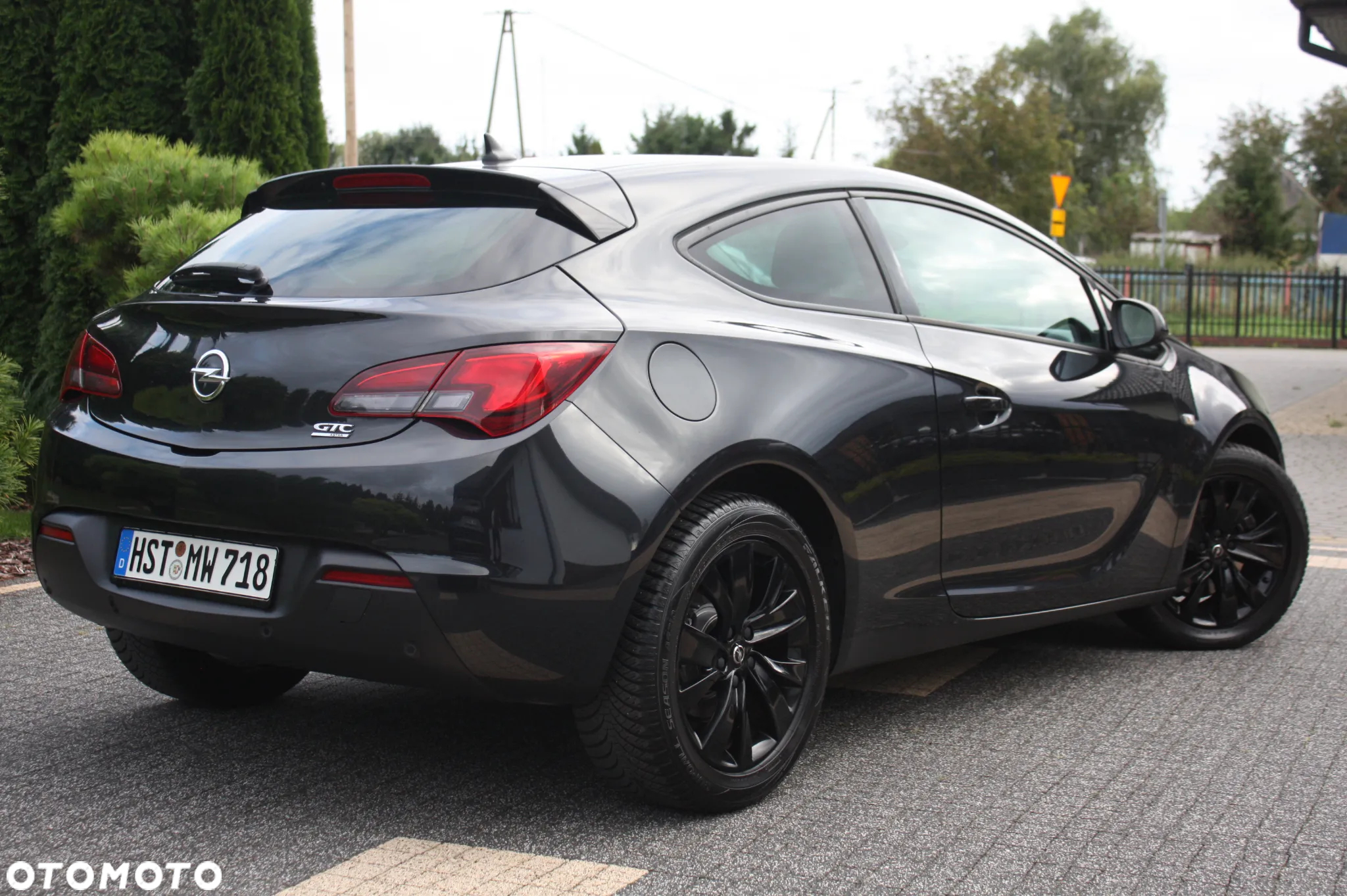 Opel Astra GTC 1.4 Active - 4