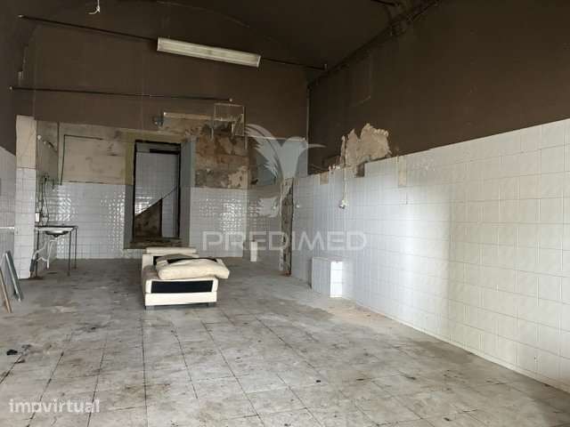 Loja com 113 m² e pé-direito alto na Baixa de Olhão | Para remodelar - Grande imagem: 4/15