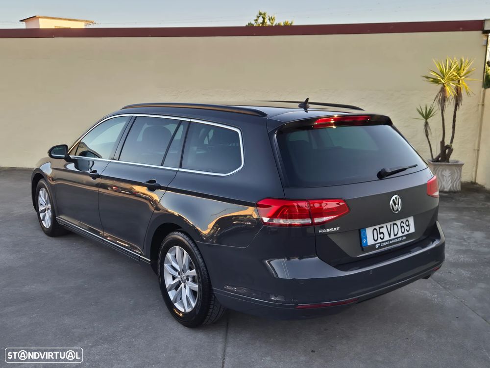 VW Passat Variant 2.0 TDI Confortline - 17