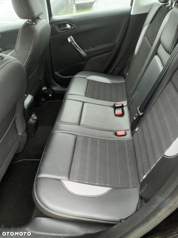 Peugeot 2008 1.6 e-HDi Active S&S - 8