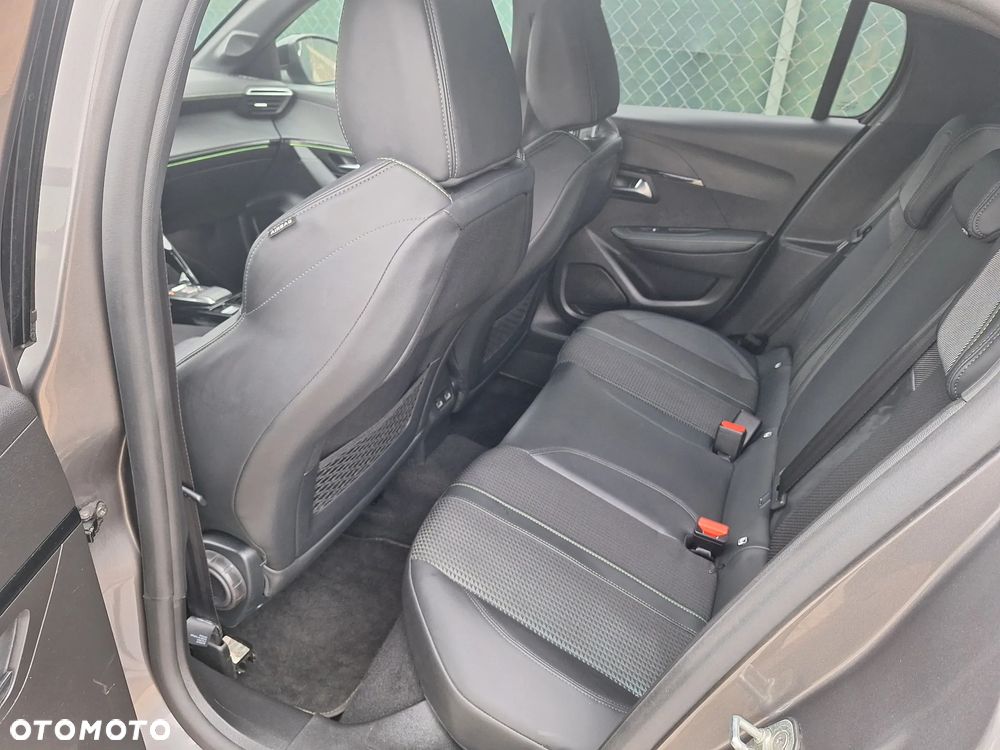 Peugeot 208 - 18