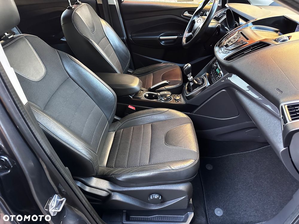 Ford Kuga 2.0 TDCi 4x4 Titanium - 28