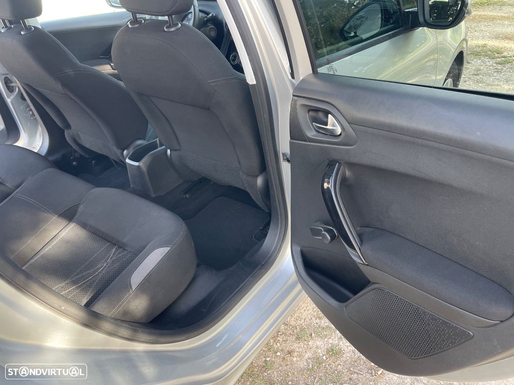 Peugeot 208 1.2 VTi Active - 19