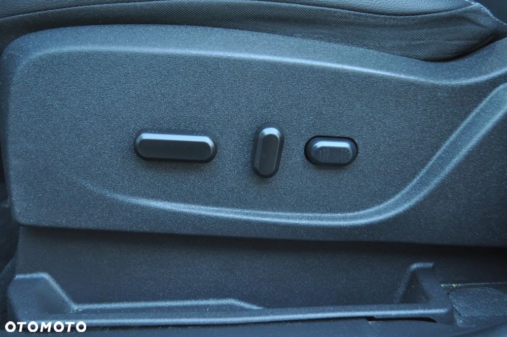 Ford Kuga 2.0 TDCi 2x4 Titanium - 33