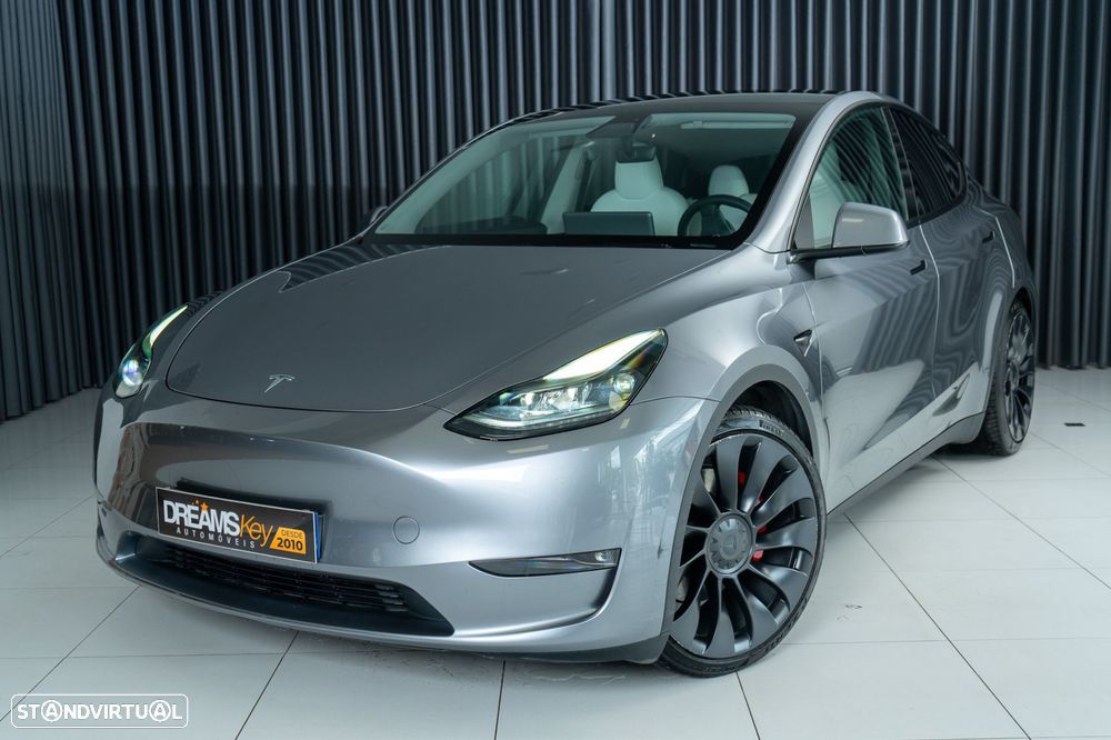 Tesla Model Y Performance Dual Motor AWD - 32