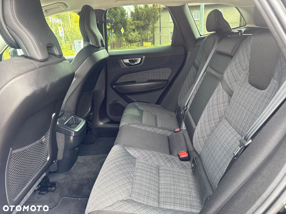Volvo XC 60 B4 B Essential - 29