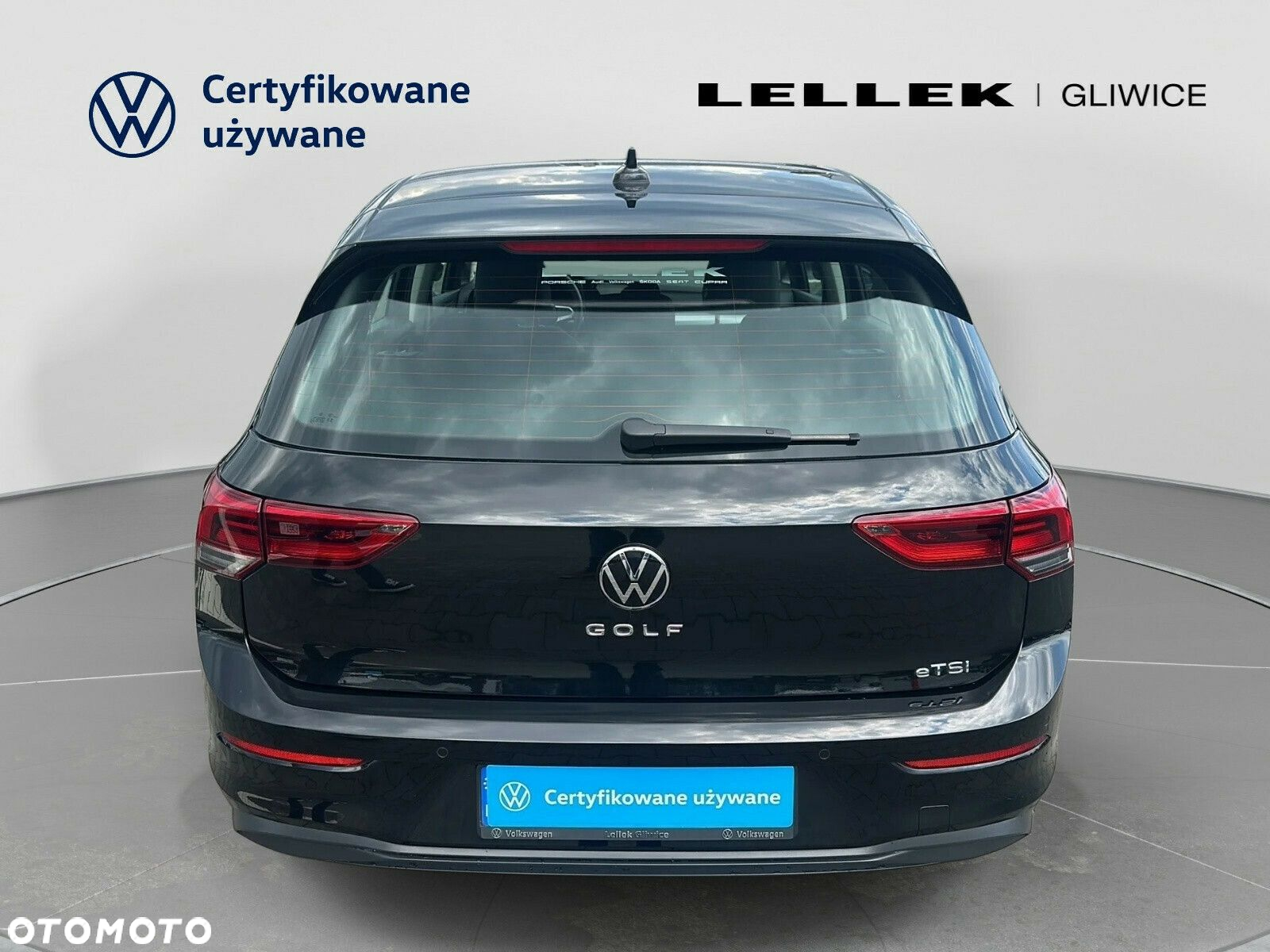 Volkswagen Golf - 8