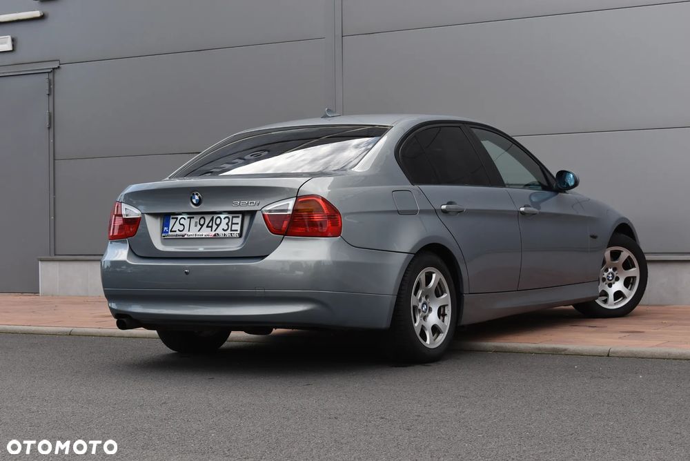 BMW Seria 3 320i - 36